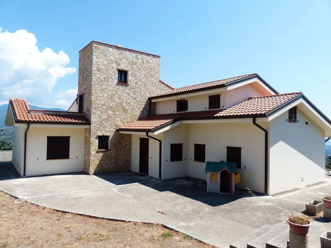 Metal Roofing Panels Guide: Durability & Cost