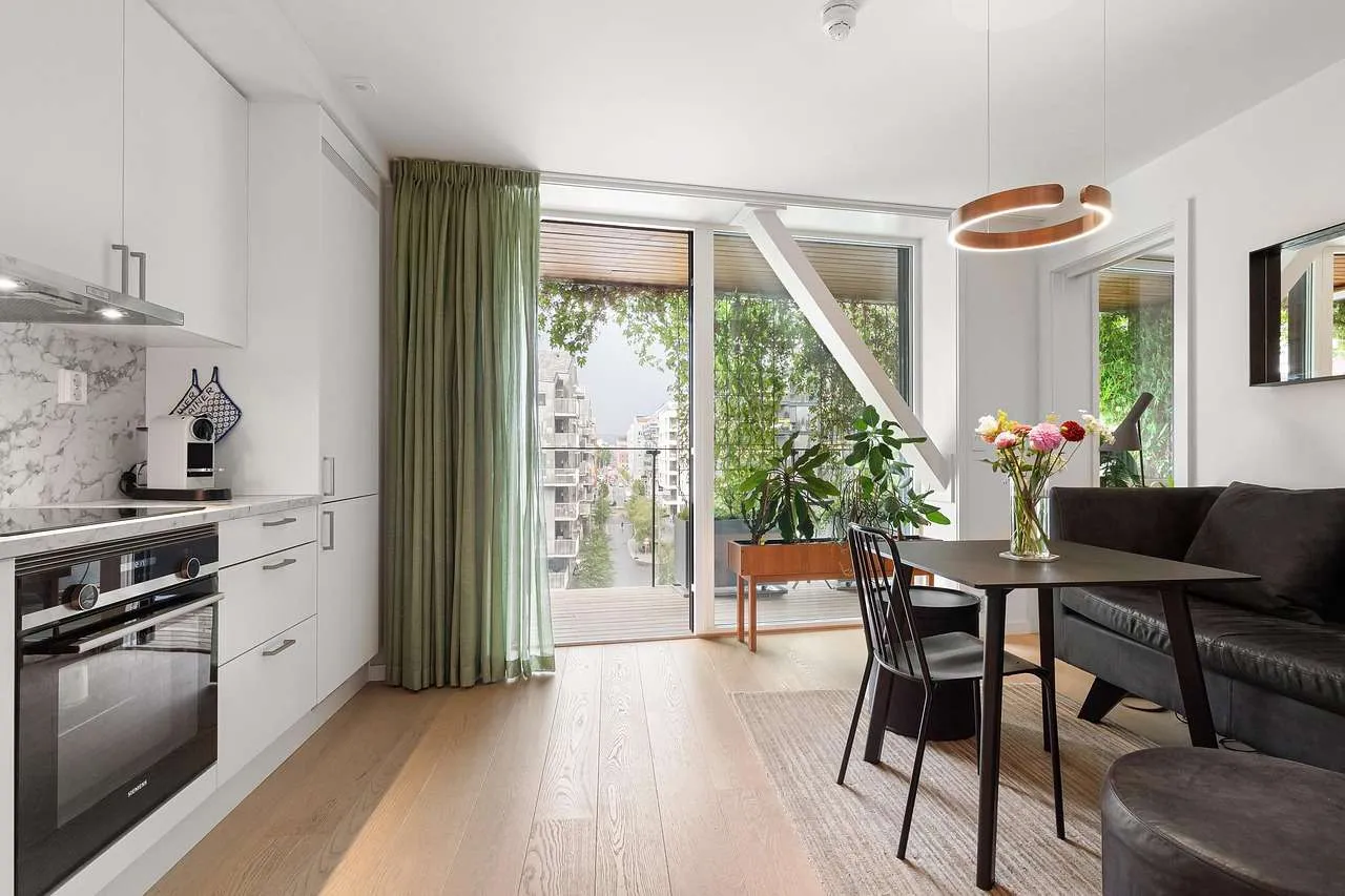 Home Window Tint: Privacy and Savings Guide